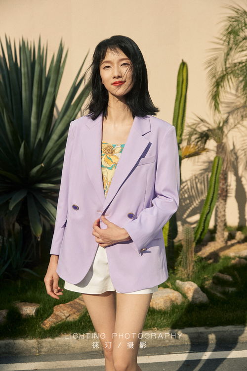 法式復(fù)古的田園詩 街拍鏡頭下的女裝與日用藝術(shù)